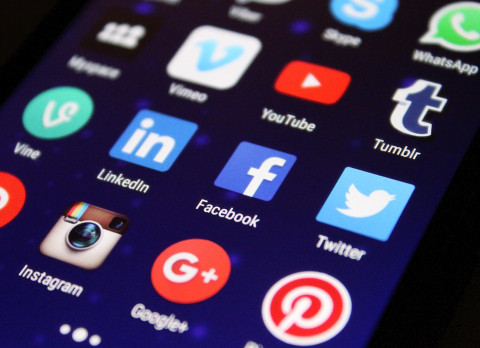 Неси патроны: Роскомнадзор пошутил о сбоях в Facebook