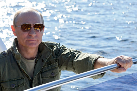 Путин поздравил моряков