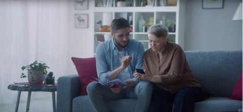 Tele2 предлагает перевести бабушку в интернет