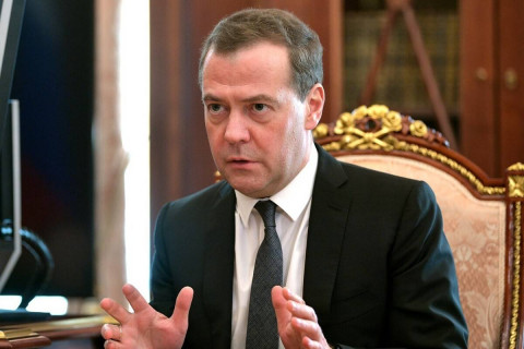 Медведев озвучил дату перехода на электронные паспорта
