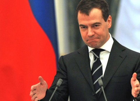 Медведев соберет персональные данные всех россиян