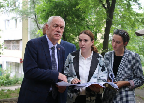 Депутаты контролируют работы по благоустройству территории в районе улицы Енисейская