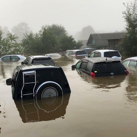Из-за ливней машины ушли под воду