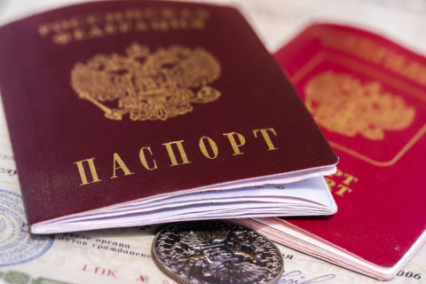 Россиянам дадут выбор: обзаводиться паспортом можно не всем