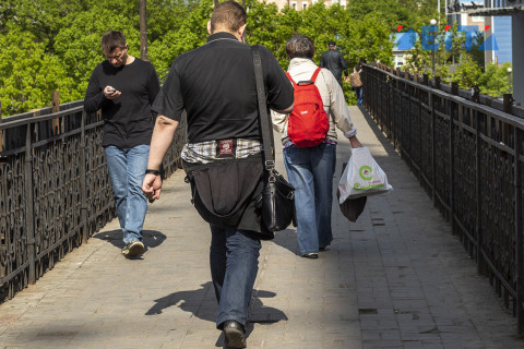 Названа зарплата курьера