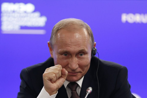 Президенту предложили создать космический центр в России