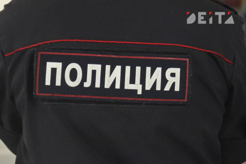 Офис Сбербанка едва не уничтожил дорогой автомобиль