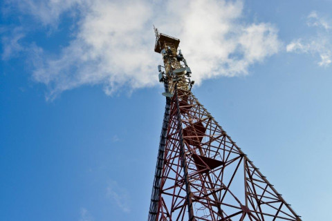 Москва – Tele2, альтернативный оператор мобильной связи, снова опередил конкурентов по общим темпам строительства сети и РЭС стандарта LTE. По данным Роскомнадзора, с января компания увеличила количество базовых станций на 15%, а РЭС четвертого поколения