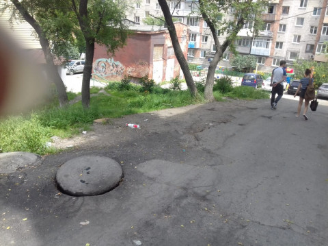 Открытый люк угрожает здоровью столичных жителей