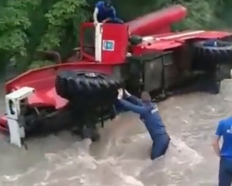 Видео: спасатели спасают сами себя в Приморье