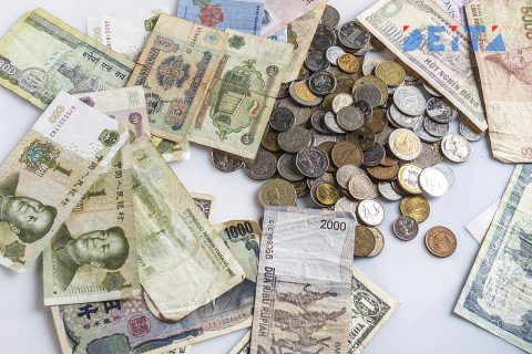 Рубль снова рухнул