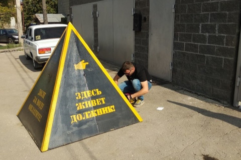 Должников стали клеймить "позорной пирамидой"