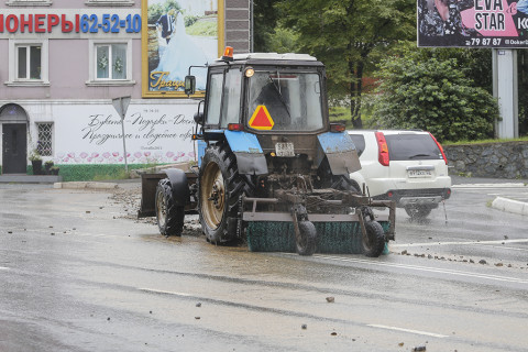 Последствия мощного ливня устраняют в Находке