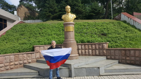 Праздничный забег в честь дня флага прошел во Владивостоке