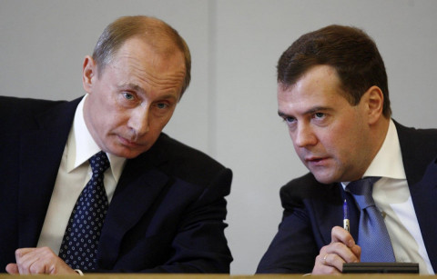 Путин поручил Медведеву разработать новые лекарства