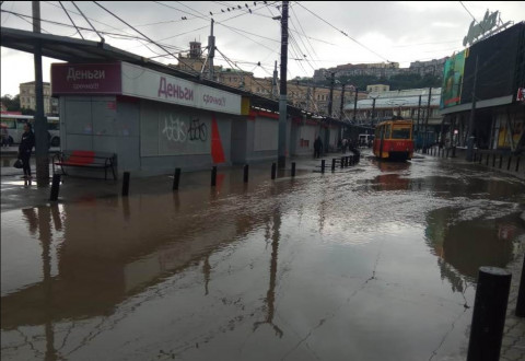 Движение общественного транспорта нарушено в столице