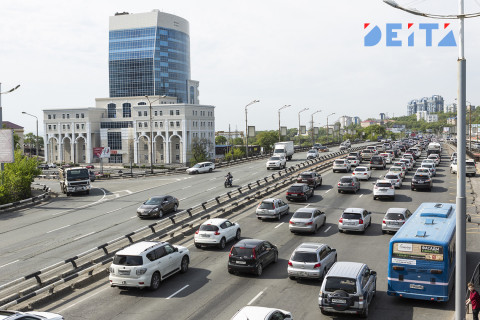 Столицу сковали многокилометровые пробки