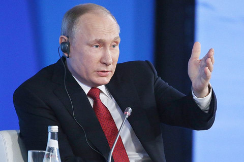 Песков рассказал, каким мессенджеррм пользуется Путин