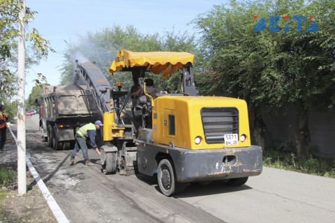 Видео: дорожные работники неприятно удивили горожан