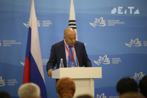 Основатель ДНС пошел на понижение