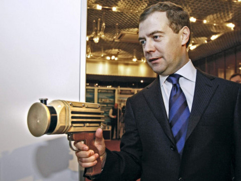 Свою главную идею Медведев протаскивает в массы