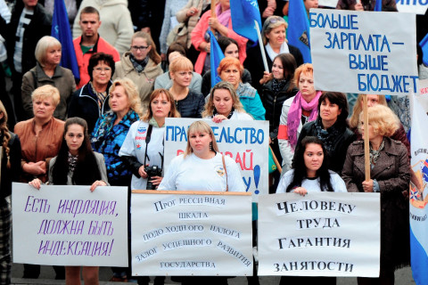 Приморцы выйдут на митинги против снижения районного коэффициента