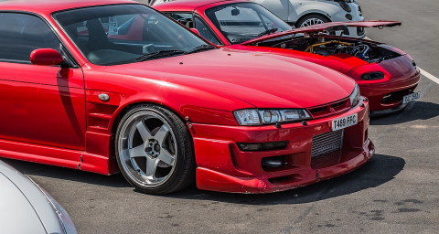 Госдума решила запретить наклейки на автомобилях