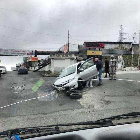 Разбил авто в яме: как получить компенсацию от властей