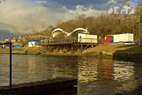 Ларьки и царьки: Трутневу придется смириться с Владивостоком 90-х