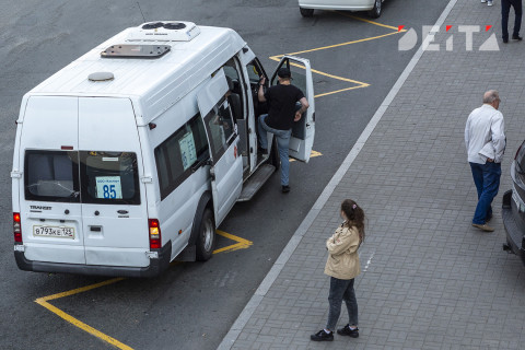 «Из ДТП - в рай»: россиян пугают кресты на маршрутках