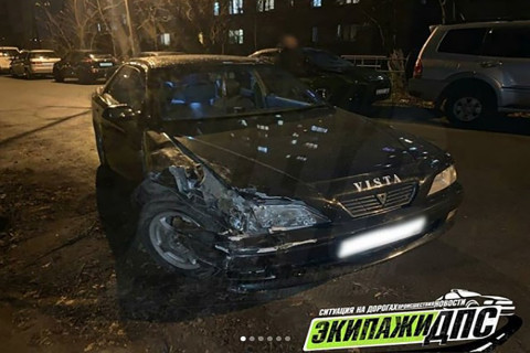 Фото: пьяная автомобилистка протаранила припаркованные машины