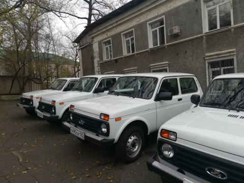 Новые автомобили вручили детской больнице Владивостока