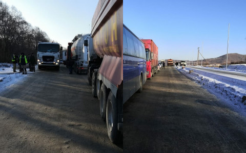 Восьмикилометровая пробка блокировала главный транспортный коридор