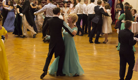 Осенний «серебряный бал» прошел в Приморье