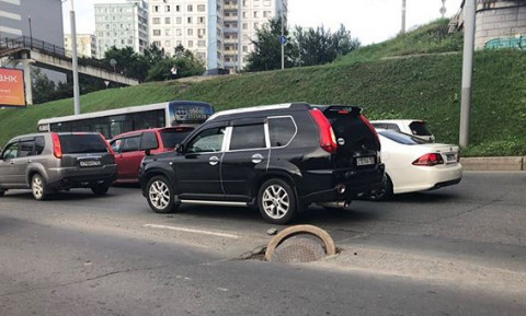 Сколько платить за ремонт машины после попадания в люк, сказал суд