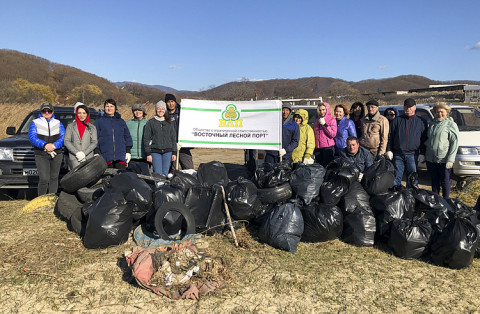 Находку очистили от мусора со всех сторон