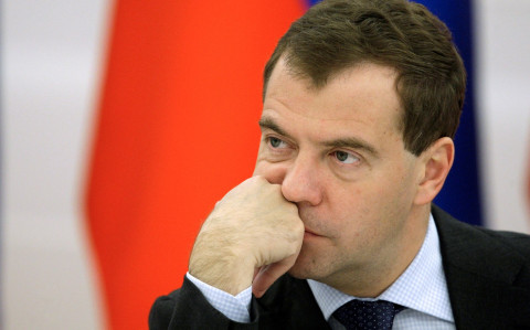 Медведев: деньги есть, а решения не принимаются