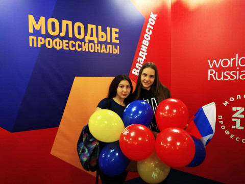 Олег Кожемяко вручил награды победителям чемпионата Worldskills