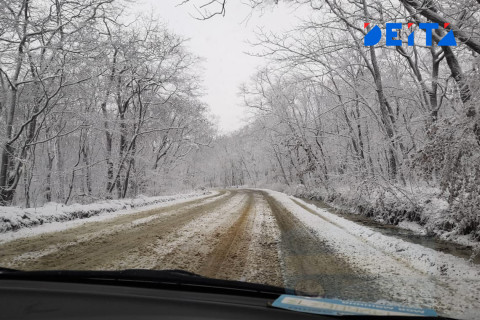 Жесткое ДТП с такси произошло на ледяном перевале: фото