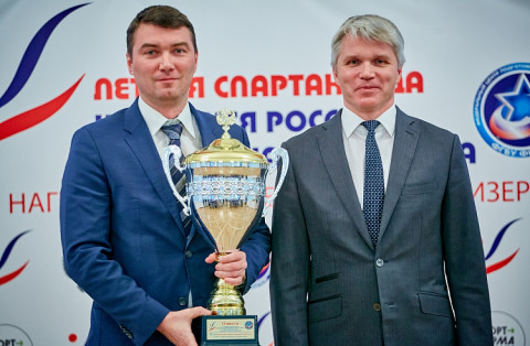 Министр спорта вручил Приморью значимый трофей