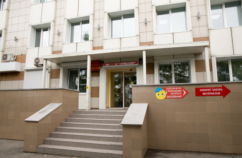 В Хасанской больнице развели «взрослый» и «детский» поток посетителей