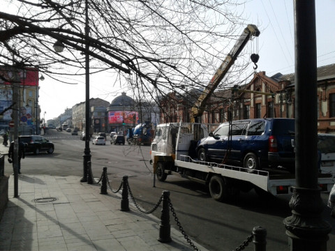 «Лишь бы не ударили» — эвакуаторы активно работают в столице