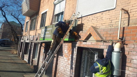 Незаконную рекламу и киоски убирают с улиц Владивостока