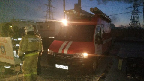 Крупный торговый центр сгорел на Дальнем Востоке - фото