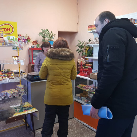 Приставы арестовали депутатский магазин