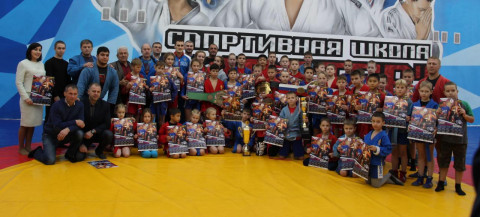 Чемпионы провели мастер-класс для юных самбистов Приморья
