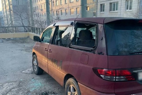 Недоброе утро: вандалы бьют стекла машин во дворе