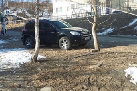 Запрет на парковку во дворах разъяснил Минтранс