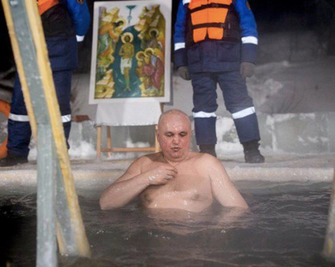 «Олежа красава»: фото губернаторов в проруби попали в Сеть