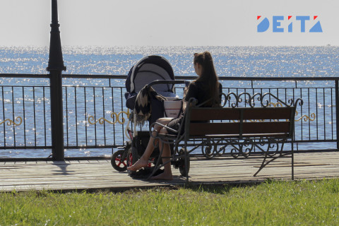 Бред, дискриминация, прикол: что думают россияне про отчество по матери